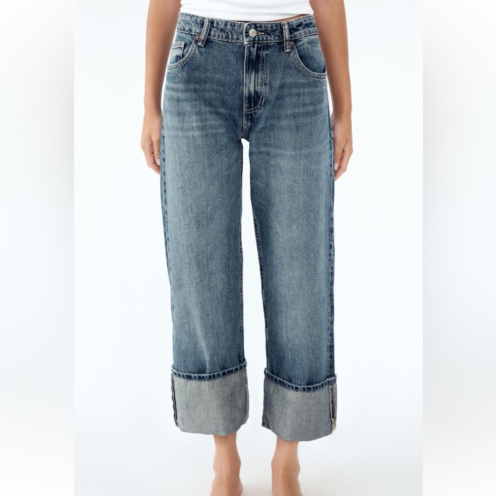 SOLD OUT ZARA MID WAIST STRAIGHT LEG JEANS NWOT SIZE 2